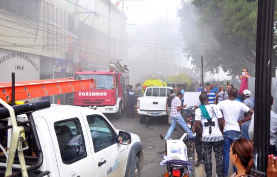 Incendio deja pérdidas millonarias en comercio del Centro Histórico de Santiago