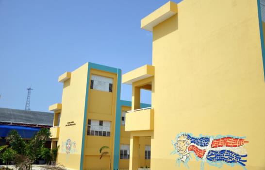 Danilo inaugura cinco escuelas en Montecristi y promete entrega de hospital