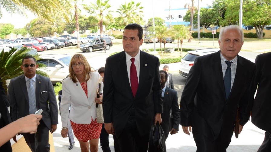 Misión de la OEA se reúne con el canciller y altos mandos militares