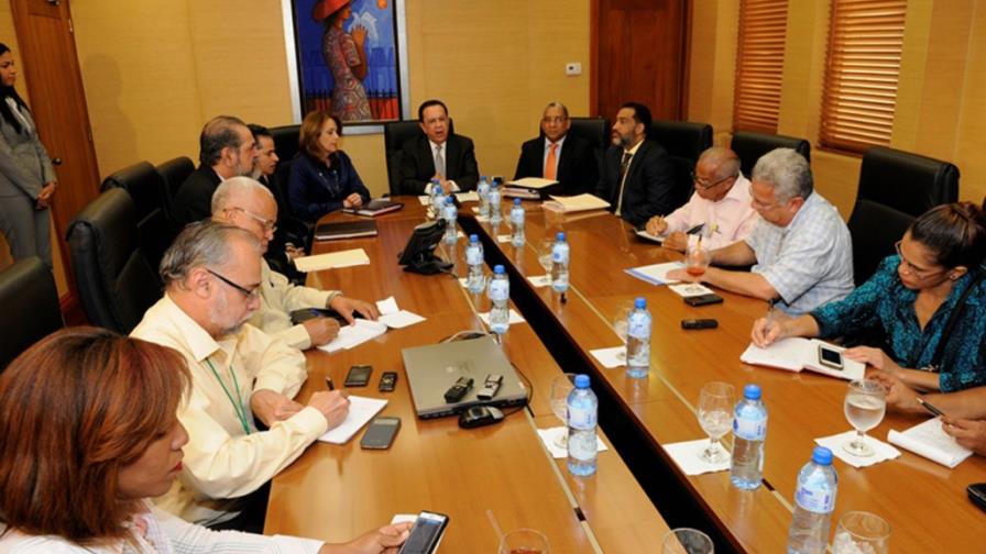 El Banco Central inyecta dólares, y eleva el encaje para frenar la depreciación El Banco Central inyecta dólares, y eleva el encaje para frenar la depreciación