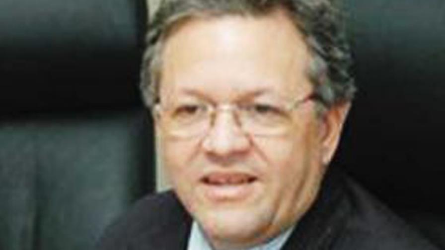 Salazar pide al ministro de la Presidencia aclarar rumores contra Leonel Fernández