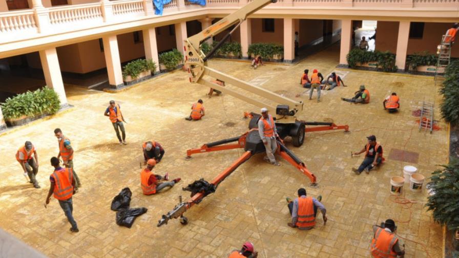 Aprovechan el viaje del Presidente para embellecer el Palacio Nacional Aprovechan el viaje del Presidente para embellecer el Palacio Nacional