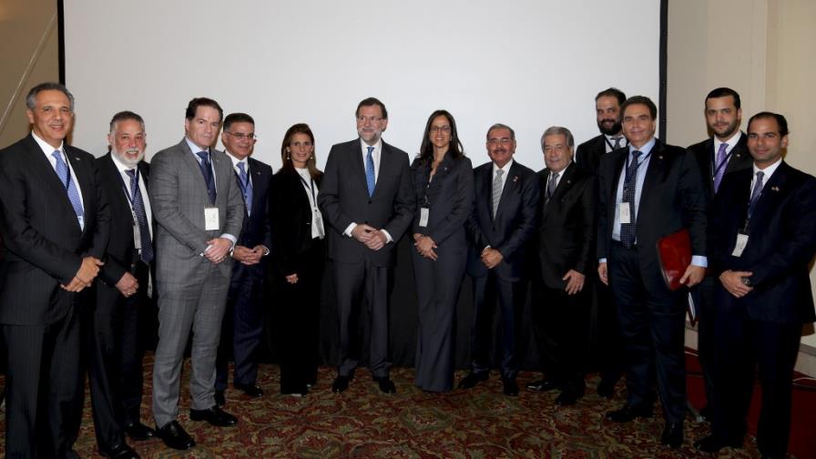 Danilo propone eliminar barreras al intercambio entre países, y crear riquezas Danilo propone eliminar barreras al intercambio entre países, y crear riquezas