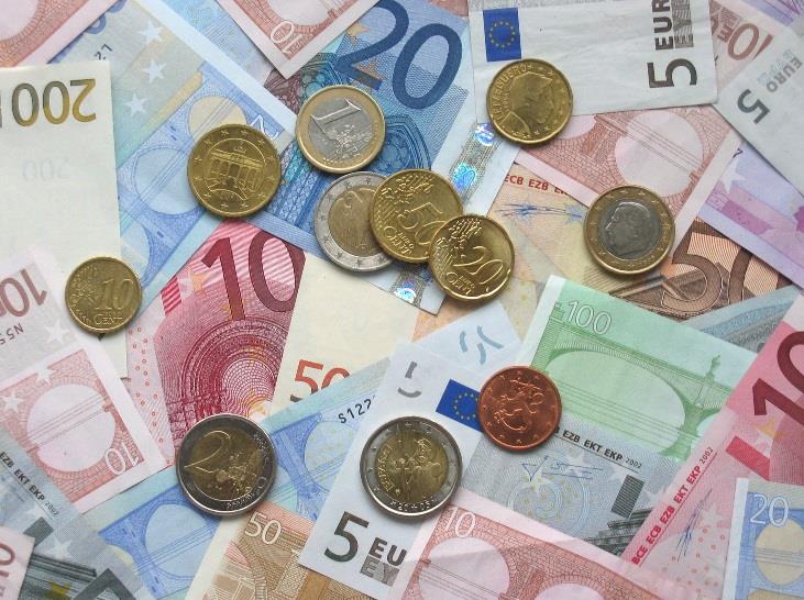 El euro cae a 1,07 dólares, el nivel más bajo desde abril de 2003