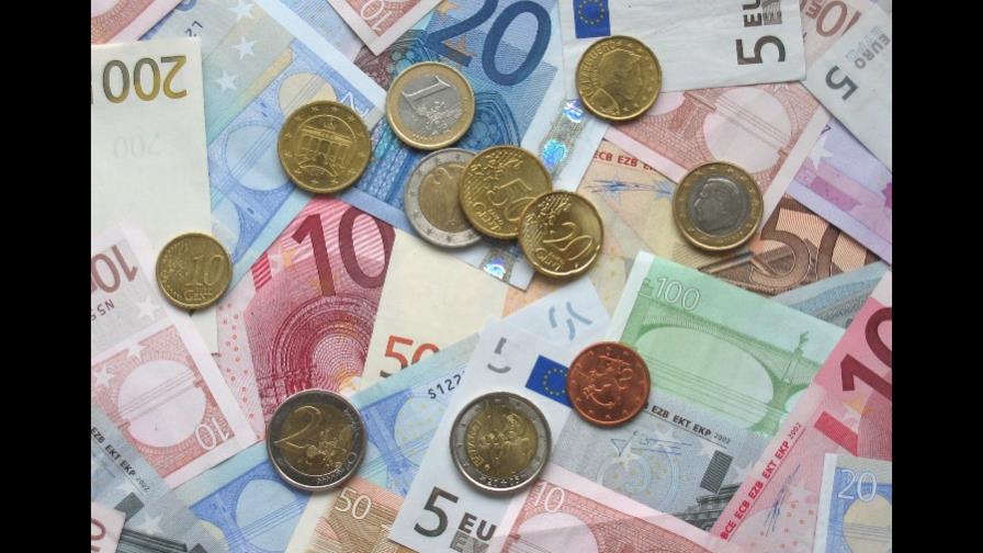 El euro cae a 1,07 dólares, el nivel más bajo desde abril de 2003
