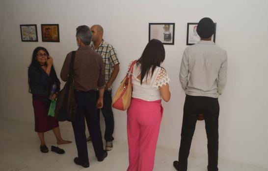 Exposición de artes patrocinada por revista Moñerío Exposición de artes patrocinada por revista Moñerío