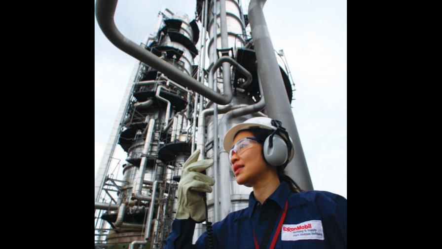 ExxonMobil optimista se enfrenta a bajos precios del petróleo ExxonMobil optimista se enfrenta a bajos precios del petróleo