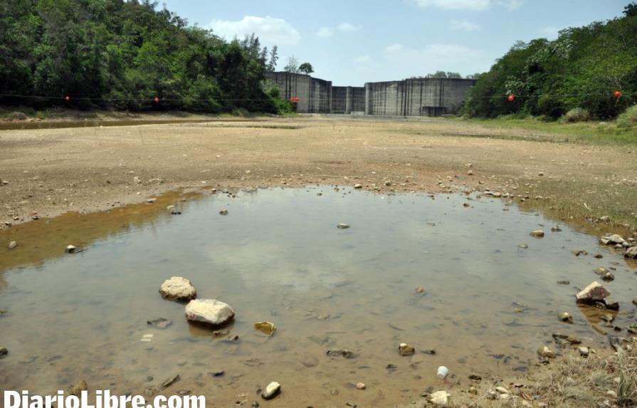 Treinta barrios de Cotuí carecen de servicio agua