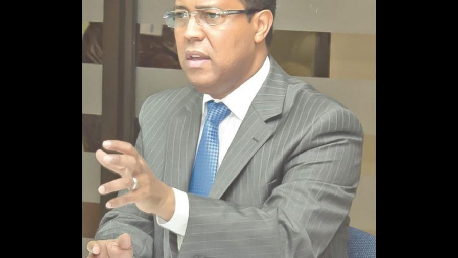 Dice más de 8,000 maestros esperan por decisión CNSS