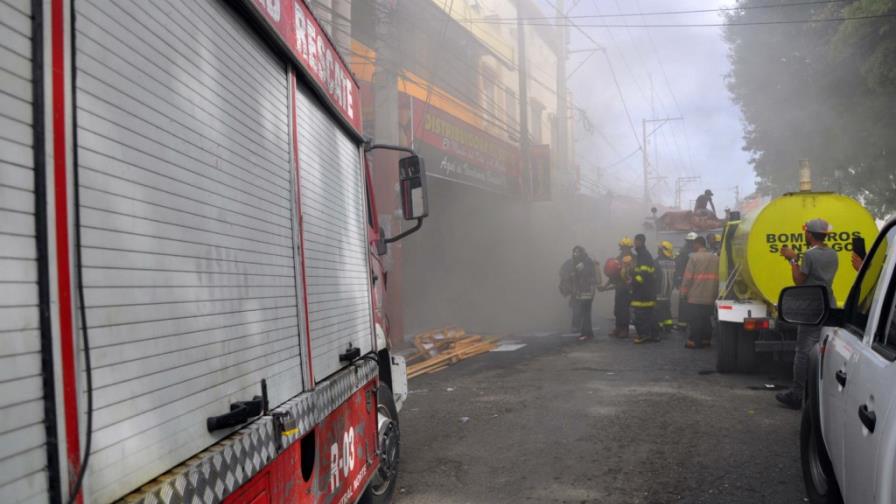 Incendio en centro Santiago deja pérdidas millonarias
