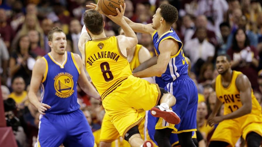 Las apuestas mantienen favoritos a los Warriors con Curry de líder