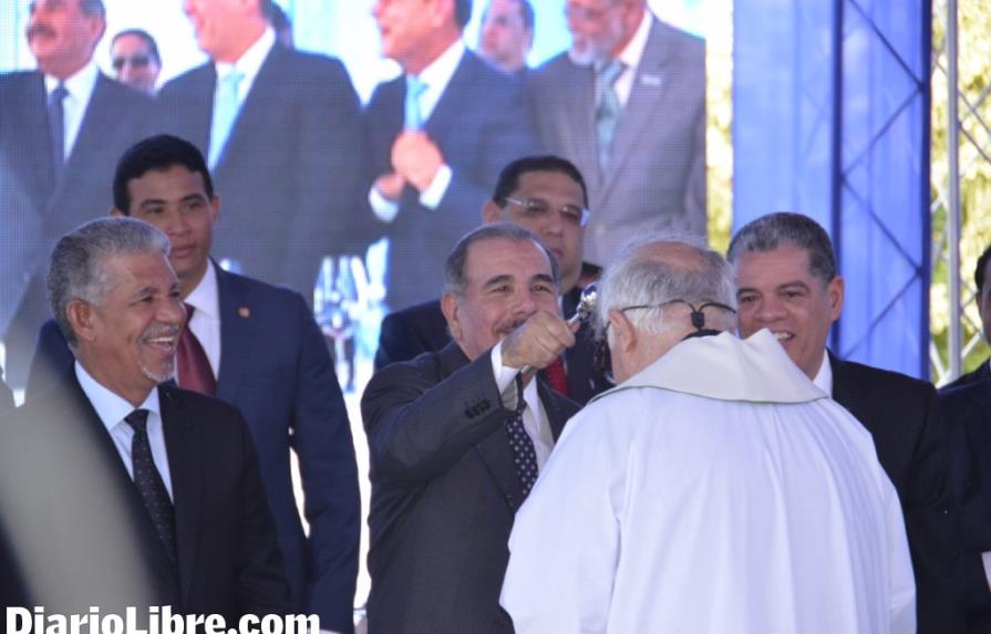 Danilo Medina entrega una estancia y un liceo en Los Alcarrizos
