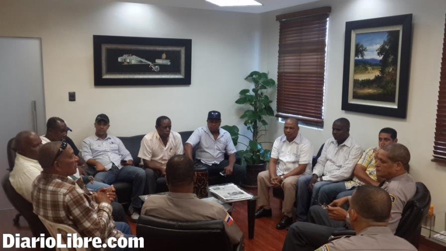 Choferes y la OTTT se reúnen; llegan a acuerdos