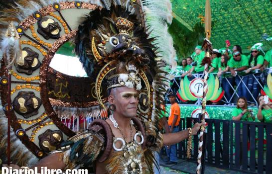 Presidente cierra plataforma de carnaval en Punta Cana Presidente cierra plataforma de carnaval en Punta Cana