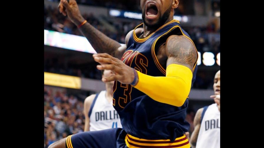 LeBron, apariencia distinta, mismo talento que rompe récords