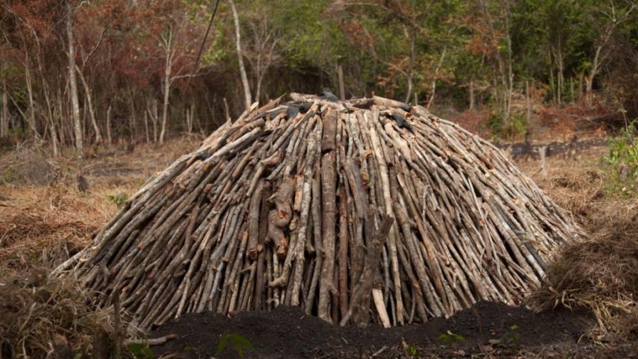 Charcoal ovens also in El Higüero, in Greater Santo Domingo