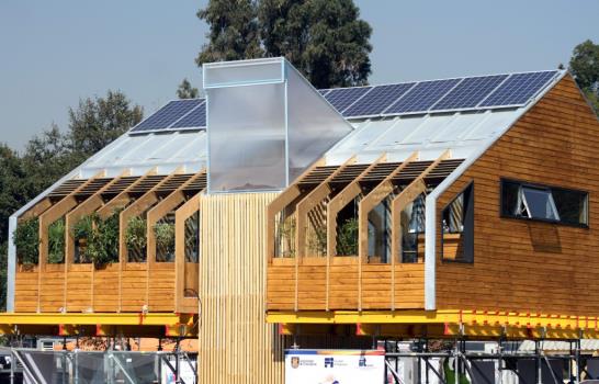 Universitarios chilenos crean primera villa solar de Latinoamérica