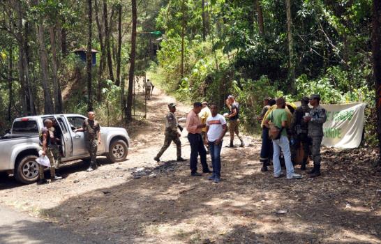 Falcondo retira equipos pesados de Loma Miranda y defensores dejan el área