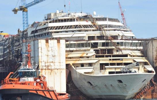 El naufragado Costa Concordia será desmantelado El naufragado Costa Concordia será desmantelado