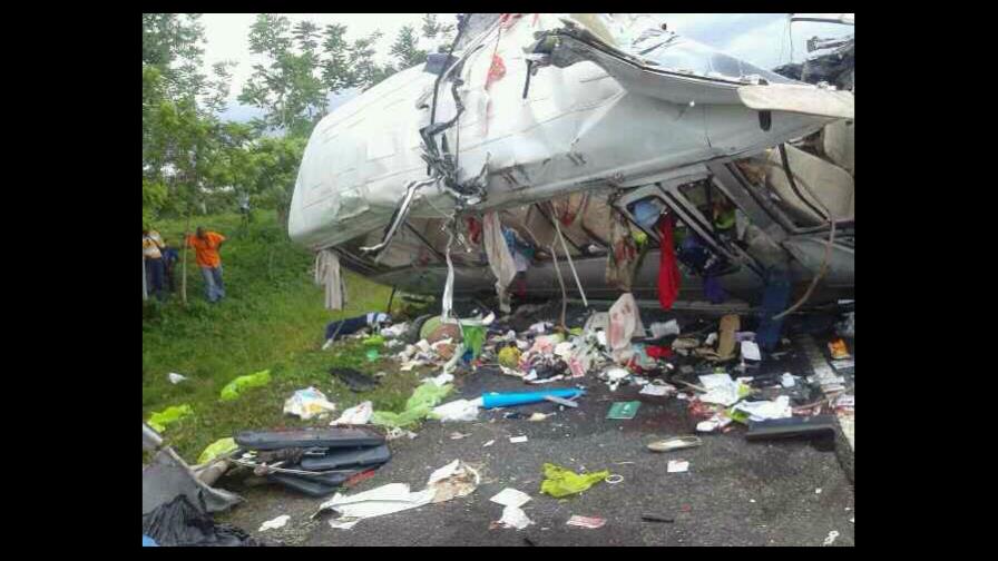 Aumentan a 13 las víctimas del accidente en carretera que conduce a Monte Plata