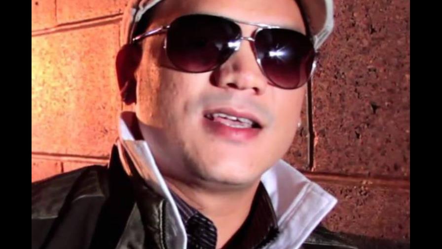 Kiko Rodríguez promueve su más reciente tema Kiko Rodríguez promueve su más reciente tema