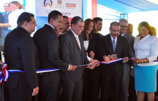 Danilo Medina inaugura estancia infantil y liceo, Santiago