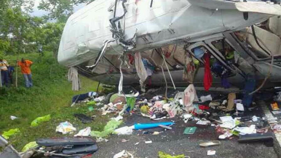 Highway accident leaves 13 dead and 24 injured