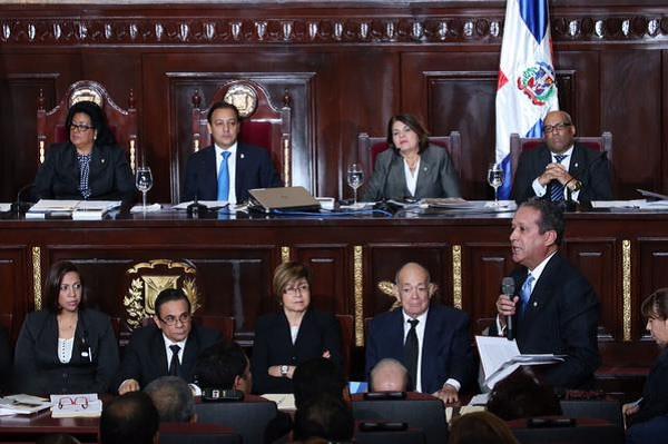 Reinaldo rechaza la eliminación de los transitorios de la Constitución