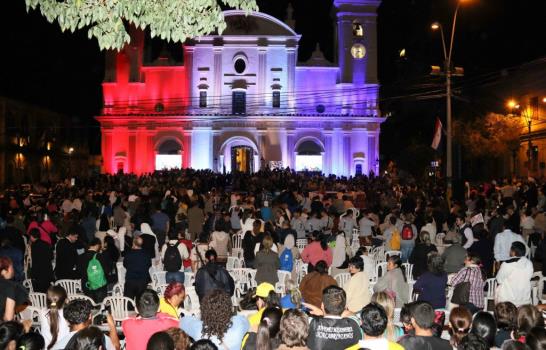 Papa pide a los religiosos en Paraguay que no se pavoneen ni busquen aplausos