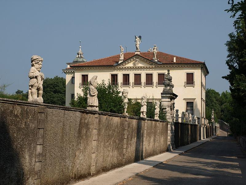 Una carretera bajo una villa del XVII, la manzana de la discordia de Vicenza