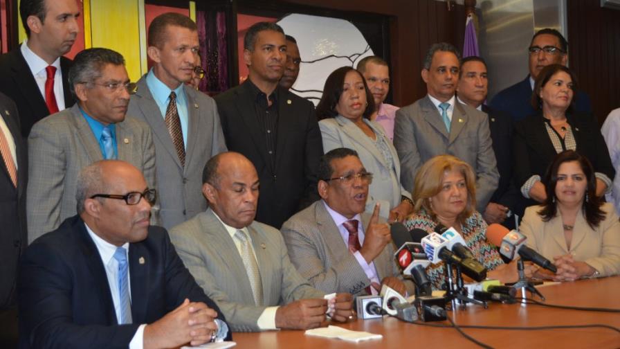 Legisladores del PLD condenan supuesta campaña de descrédito contra Leonel Legisladores del PLD condenan supuesta campaña de descrédito contra Leonel