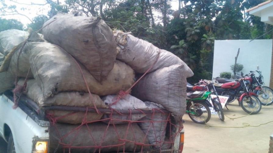 Se incautan 15 sacos de carbón en La Cuaba