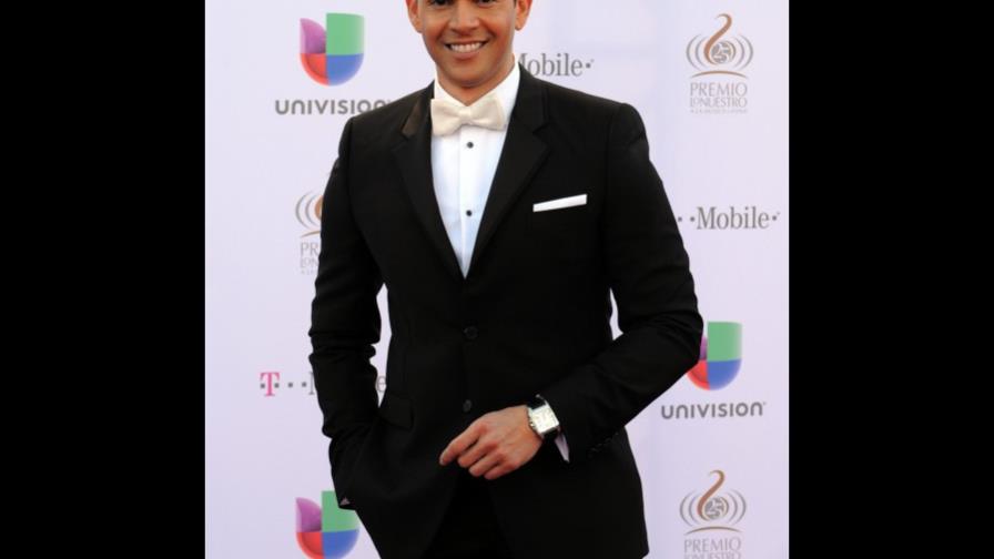 Univisión despide presentador por comentarios racistas contra Michelle Obama Univisión despide presentador por comentarios racistas contra Michelle Obama