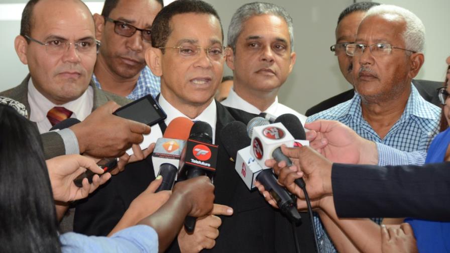 Leonel Fernández da pasos para obtener la candidatura presidencial Leonel Fernández da pasos para obtener la candidatura presidencial