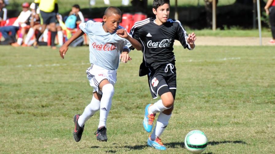 De la Salle, Leonardo Da Vinci y Oasis Christian a semifinales etapa fútbol de Santiago