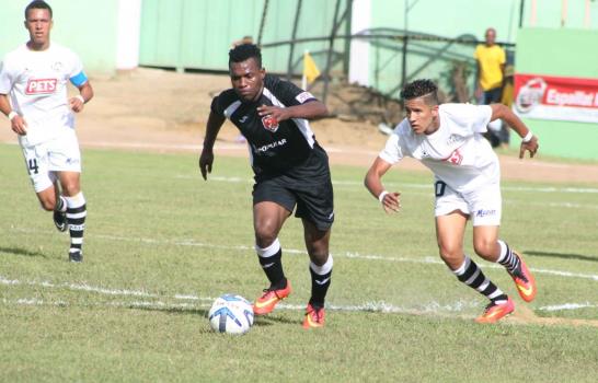 Barcelona y Cibao buscan mantener sus invictos en el fútbol dominicano