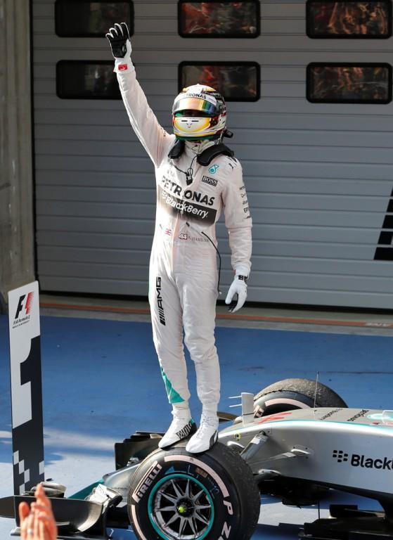 Lewis Hamilton gana en China por delante de Rosberg y Vettel