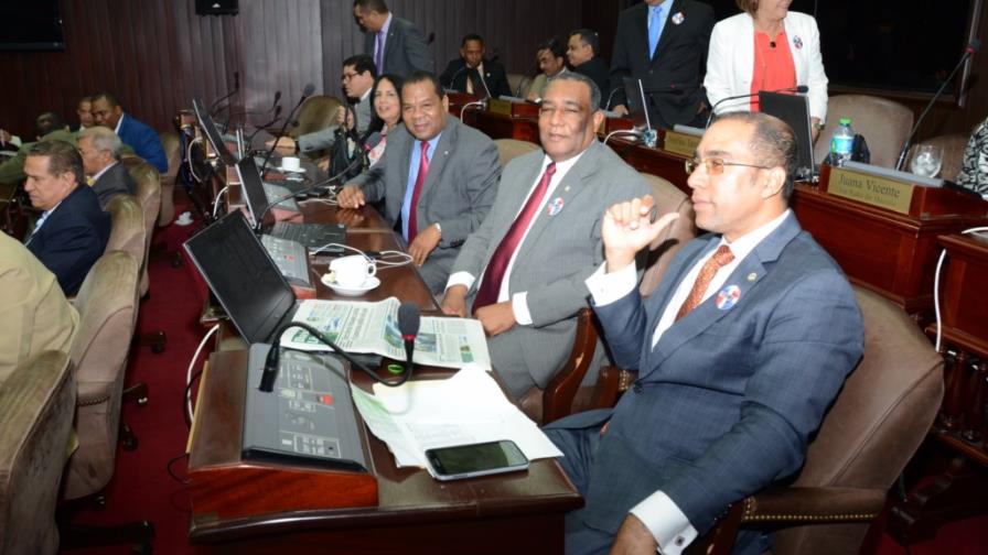 Diputados aprueban el proyecto de ley que crea el Servicio Nacional de Salud Diputados aprueban el proyecto de ley que crea el Servicio Nacional de Salud