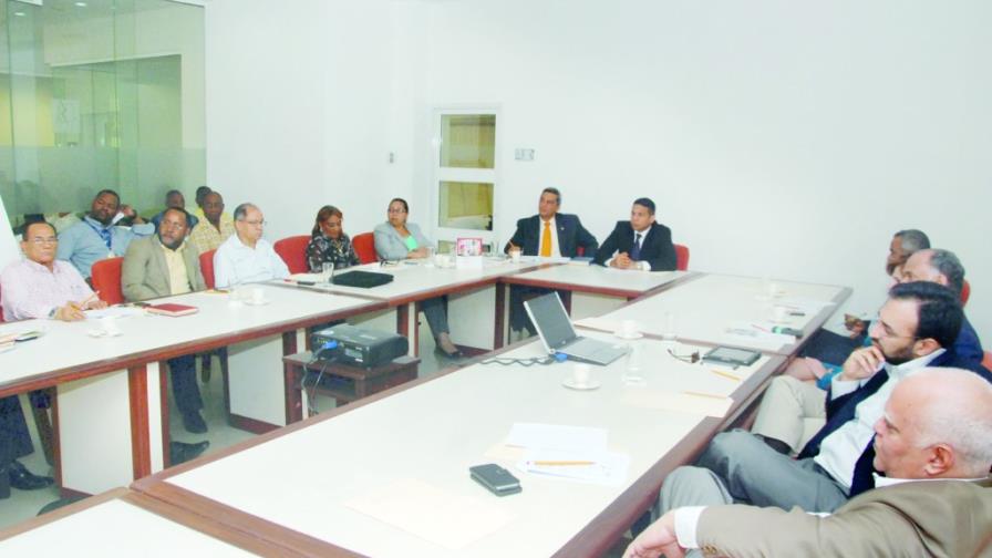 Hoy continúa el diálogo para buscar consenso sobre aumento salarial Hoy continúa el diálogo para buscar consenso sobre aumento salarial