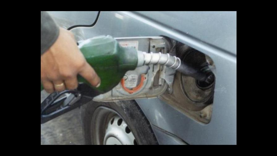 Combustibles bajan entre RD$1.00 y RD$2.20