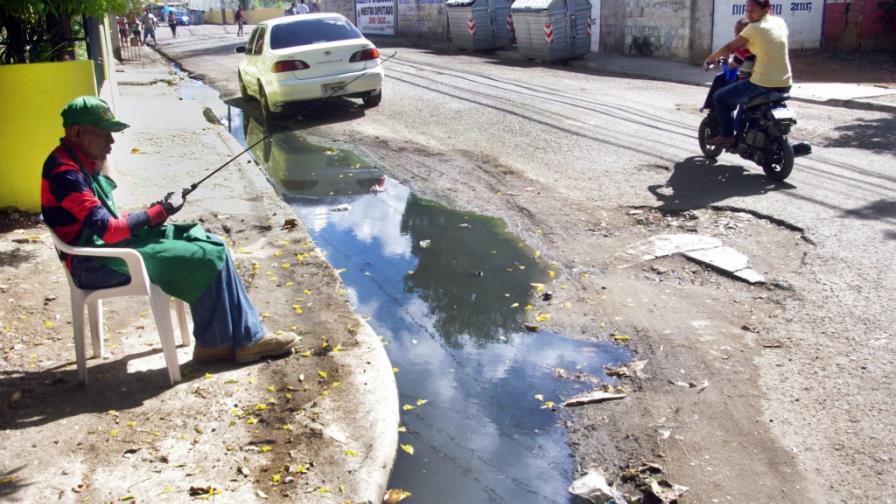 Charco pestilente afecta a residentes de Los Mameyes