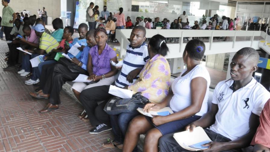 Fadul propone visa de no residente por baja asistencia a regularización