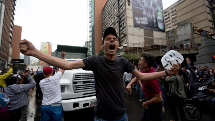 Maduro denuncia un complot para derrocarlo