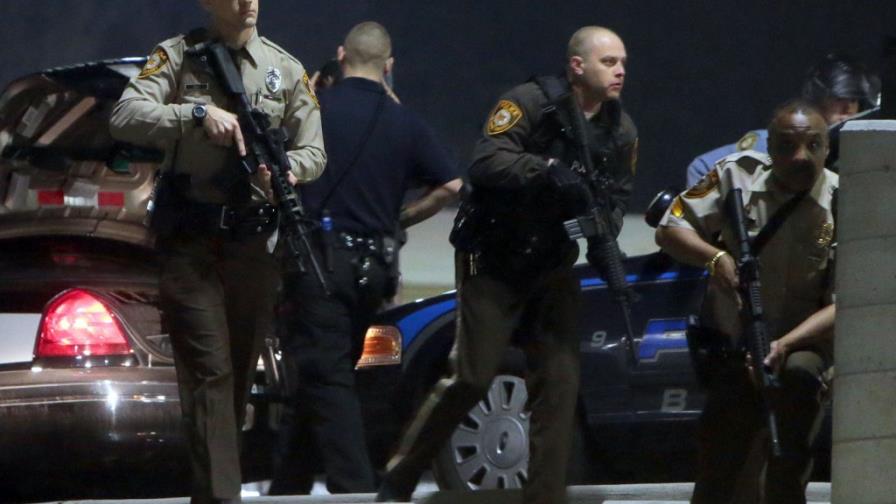 Buscan apaciguar tensiones en Ferguson tras dos policías ser baleados