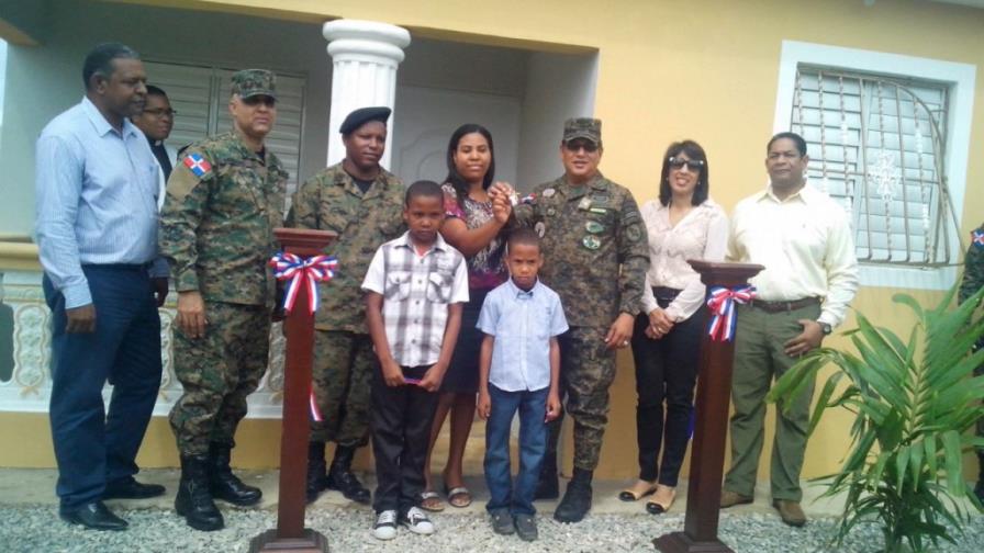 Ejército entrega una vivienda a sargento