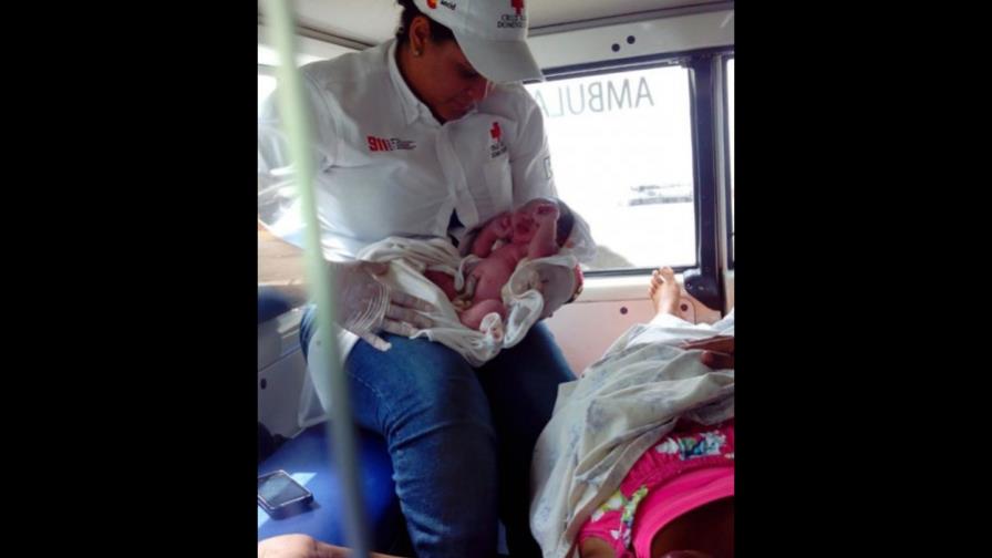 Joven alumbra en una ambulancia del 911