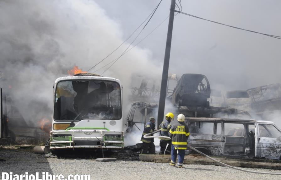 Fuego Conatra destruyó 232 guaguas y 48 carros