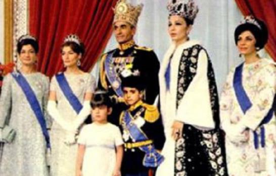 Irán se recrea con la lujosa vida diaria de último Sha y su esposa Farah Diba