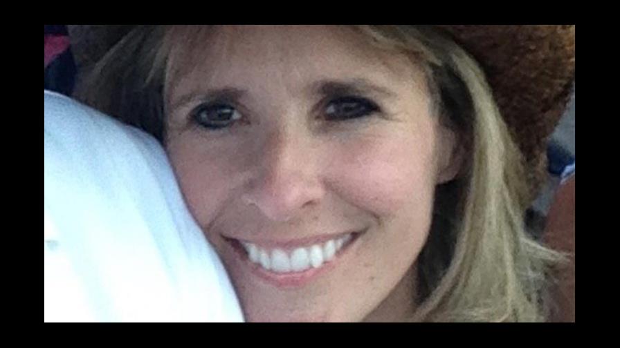 Ya está en su casa fanática golpeada por pedazo de bate roto