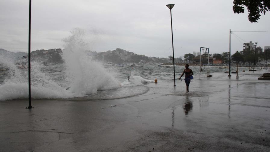Alerta en costa de estado mexicano de Guerrero por huracán Carlos categoría 1